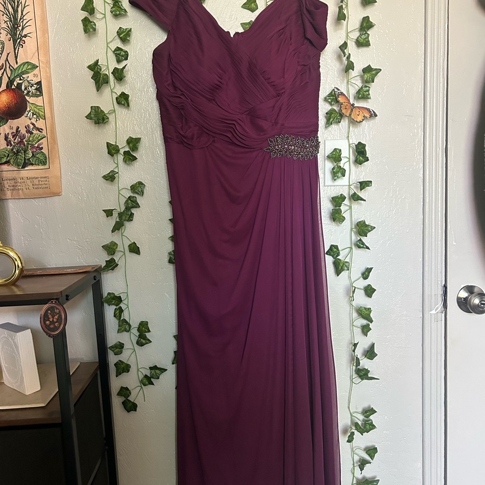 Elegant Purple Evening gown
